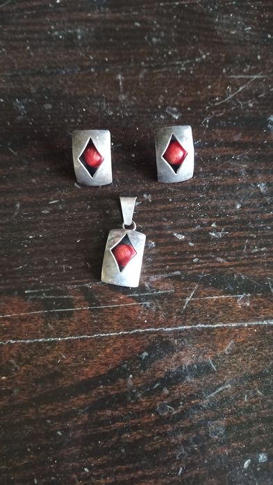 Vintage srebrne kolczyki i wisiorek.