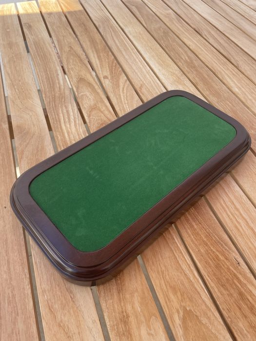 Suporte com tapete para jogo de dados