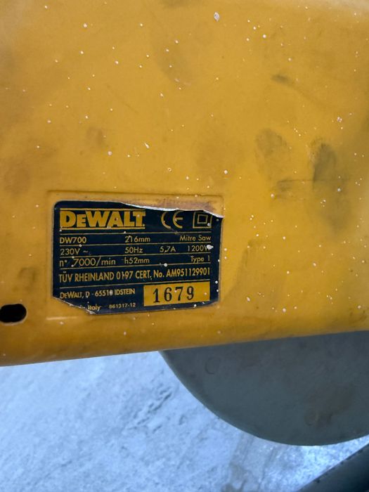 SERRA DE ESQUADRIA MARCA DEWALT DW 700