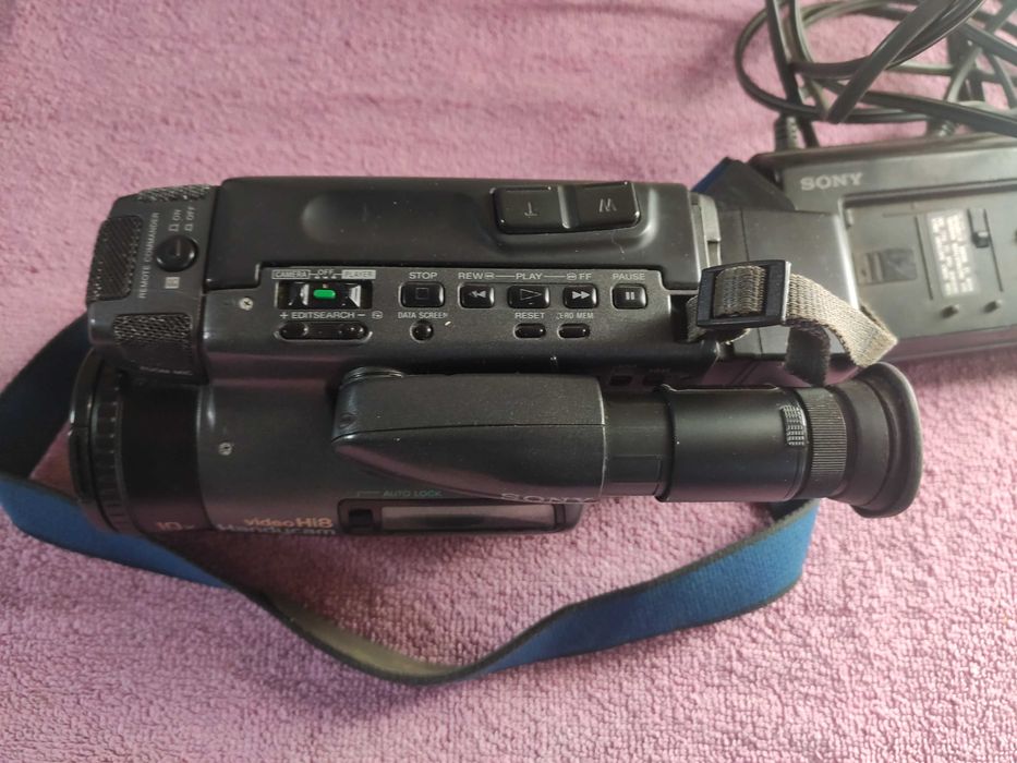Продам відеокамеру SONY AC-V35