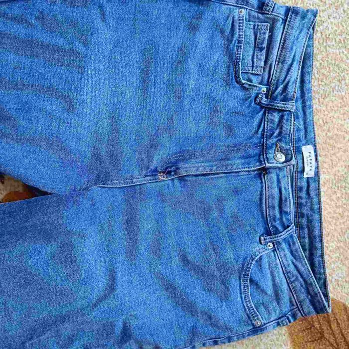 Джинси модні в кльош великого розміру.