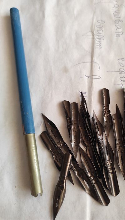 Пір'я для письма, каліграфії, креслення та для чорнильних авторучок