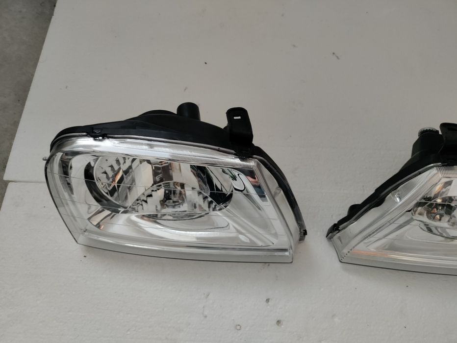 Фари передні права та ліва Mitsubishi L200 1996-2006 нові