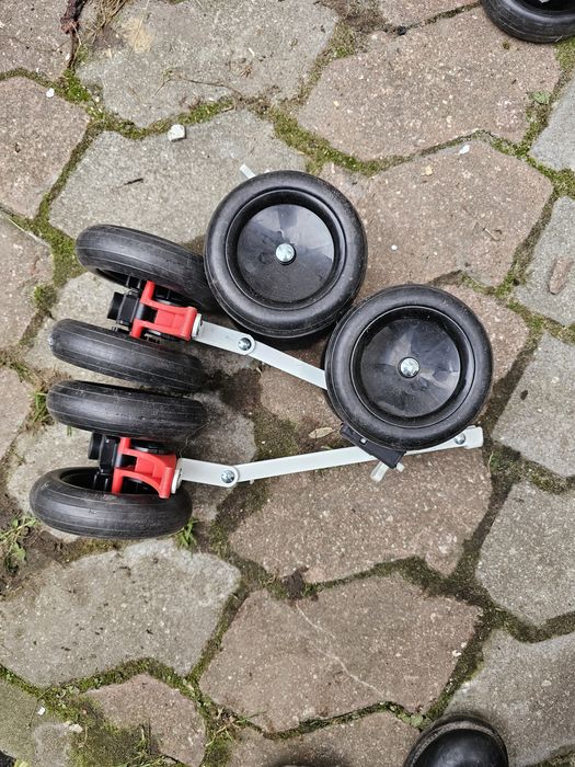 Колеса до дитячих колясок, бампери, капюшоны