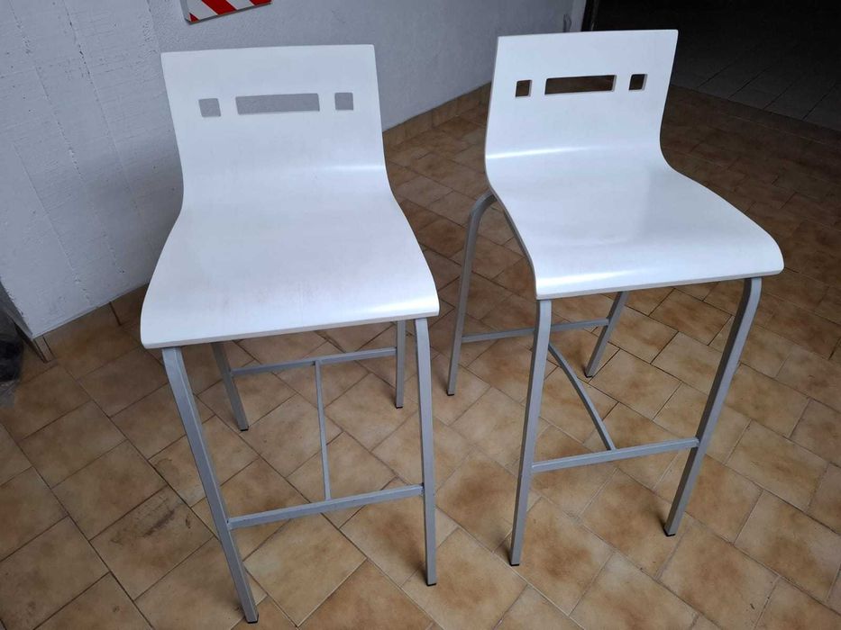 2 x Cadeiras de Bar de Pé Alto (como novas)