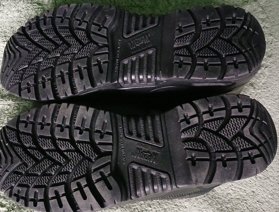 Кросівки MAGNUM 42 розмір