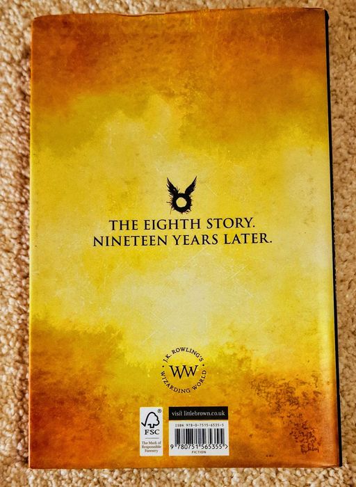 Livro "Harry Potter and the Cursed Child (Part One and Two)" capa dura