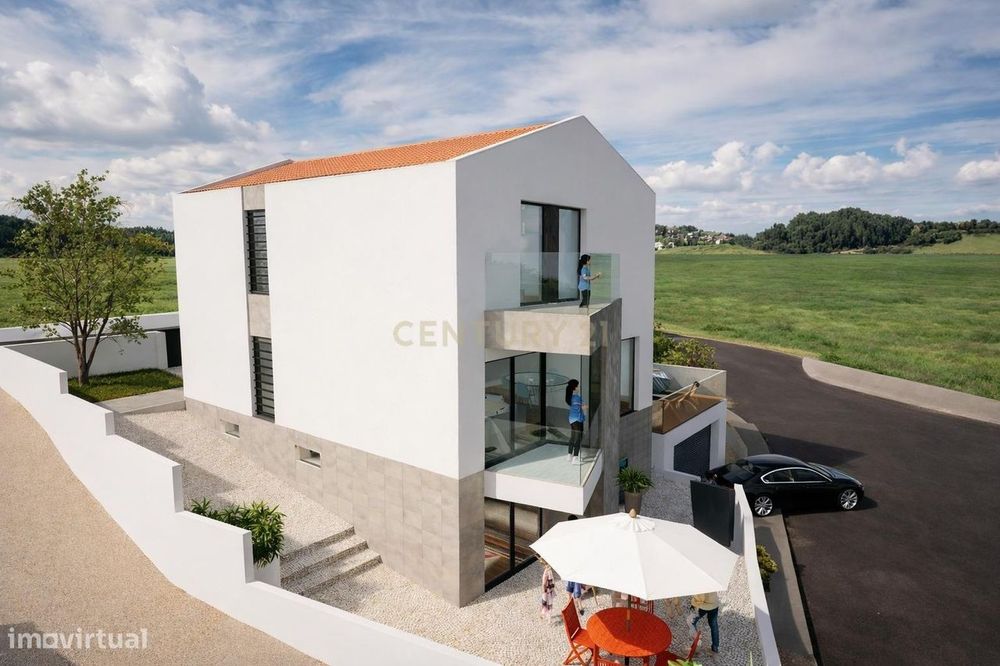 T5 Detached House in Venda do Pinheiro