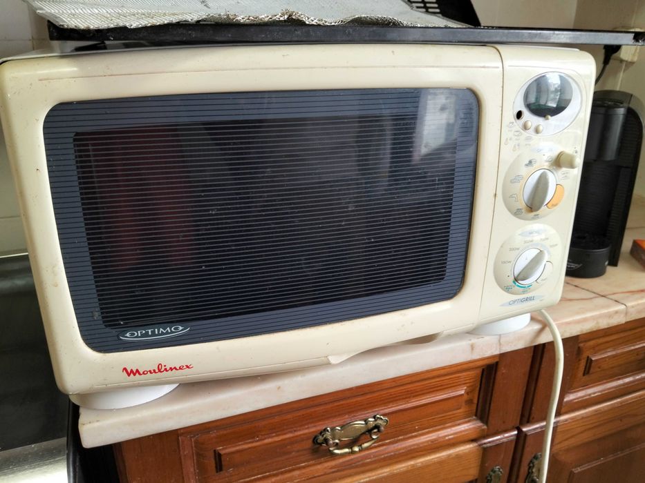 Vendo microondas da Moulinex em bom estado de utilização.