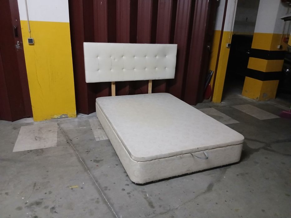 Sommier estrado elevatorio com colchão e cabeceira