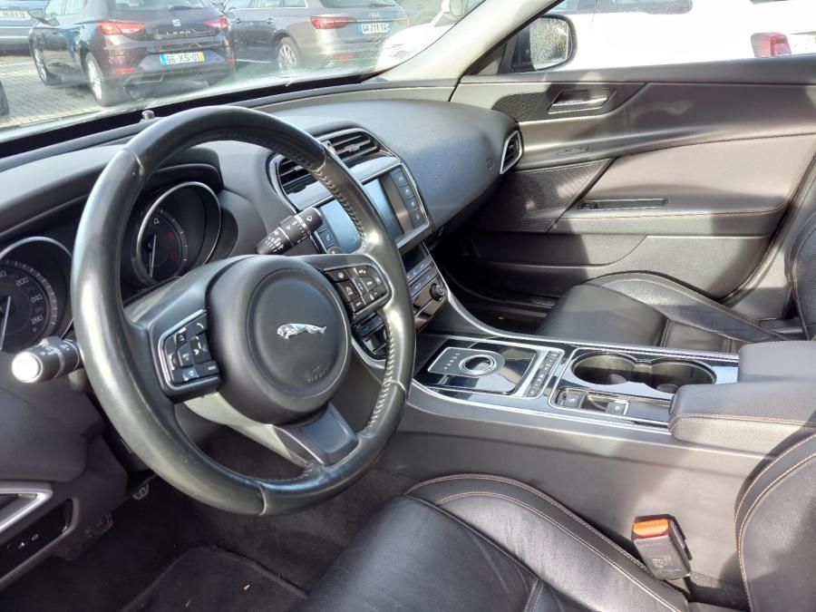 Jaguar XE 2.0 D Prestige Aut.