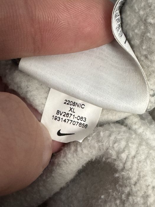 Серые спортивные штаны Nike