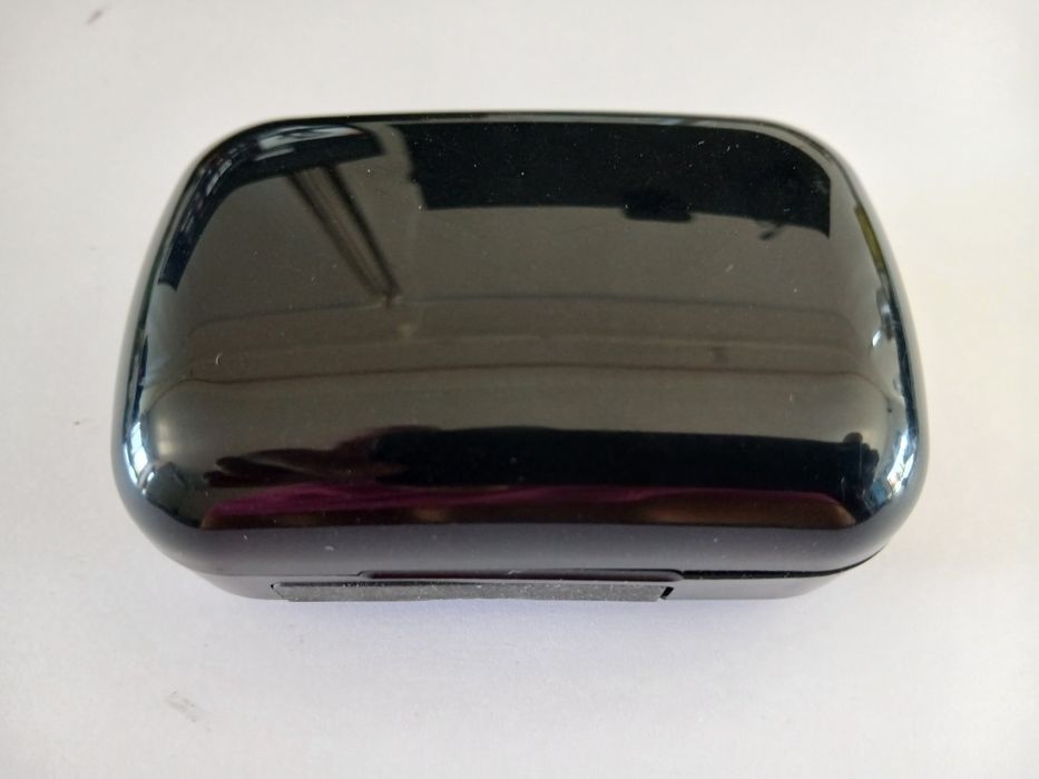 Earphones bluetooth.