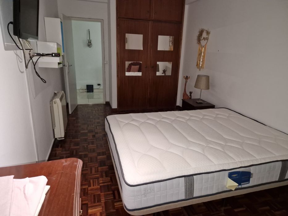 Alugo quarto no entroncamento inicio de Abril