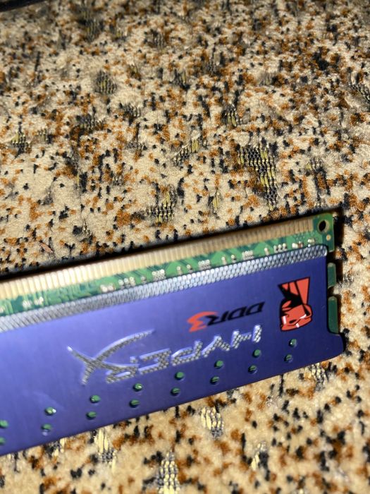 Оперативная памьять ddr3 Kingston