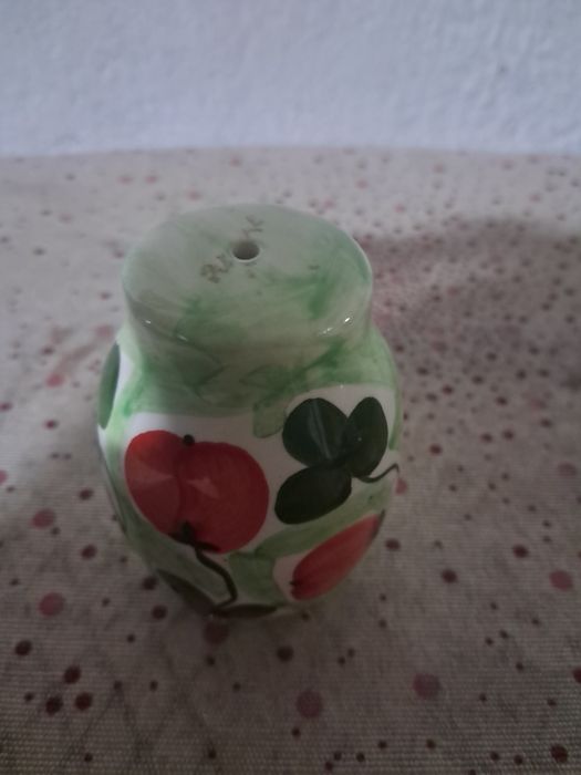 Saleiro/pimenteiro em porcelana