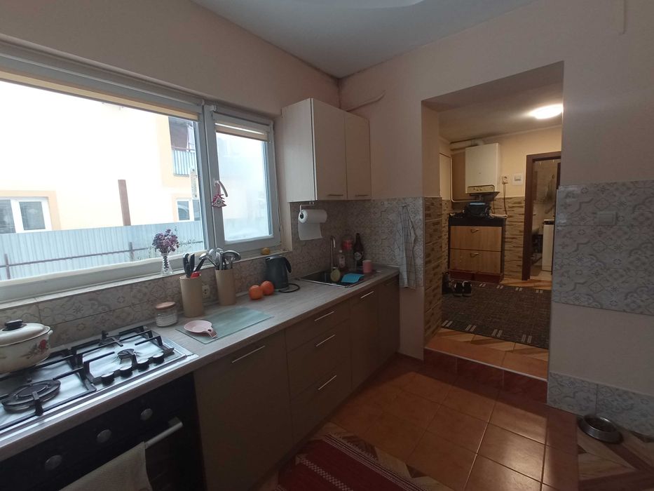 Продаеться 2-х поверховий напівособняк по вул.Карпатської України