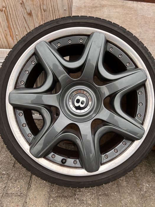 Bentley oryginalne skrecane felgi z oponami 245/35/20