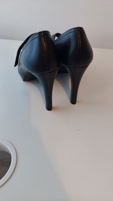 Sapato preto com fivela
