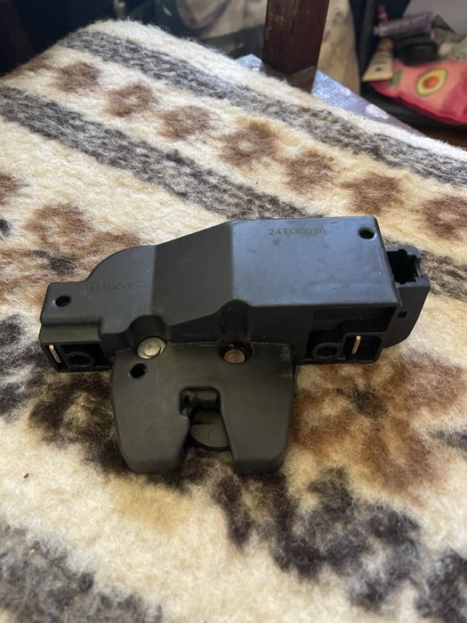 Fecho de mala peugeot 407