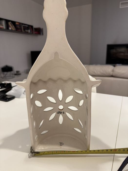 Lanterna de jardim em loiça