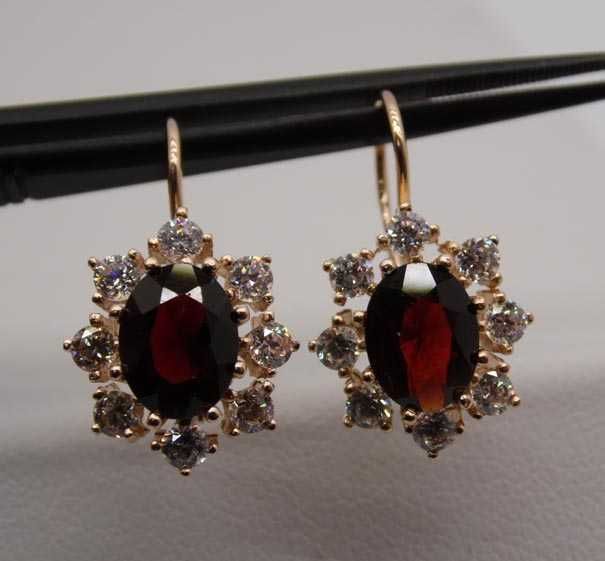 Złote wiszące kolczyki granaty i cyrkonie owalne markizy.