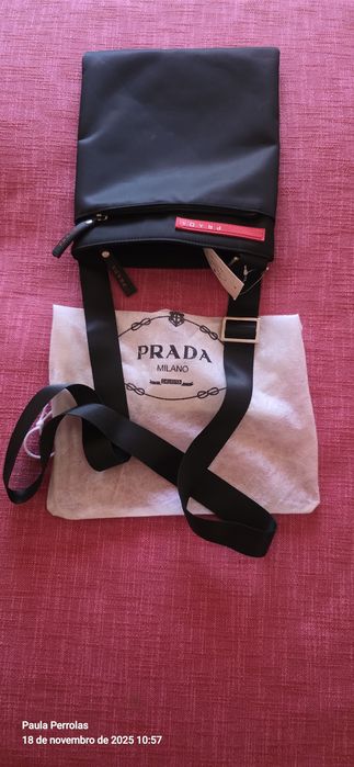 Sacola de tecido impremiavel, de muito boa qualidade. Nova. .