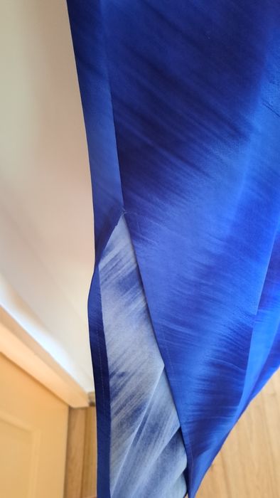 Niebieska długa sukienka