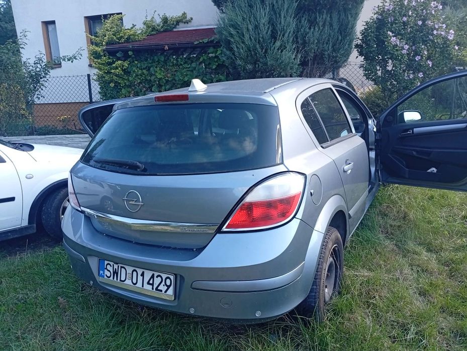 Opel Astra H 1.6 benzyna