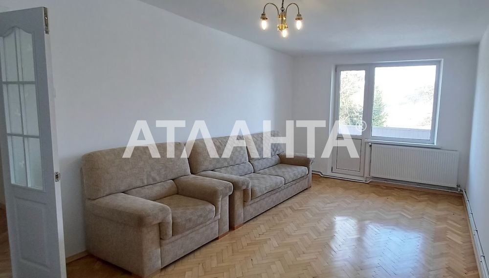 Трикімнатна квартира у мальовничому місці