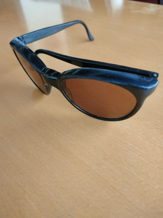 Conjunto de óculos de sol vintage.