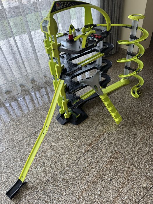 Pista de carros rotweiler molto