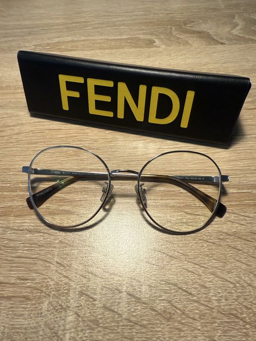 Okulary korekcyjne Fendi zalozone kilka razy