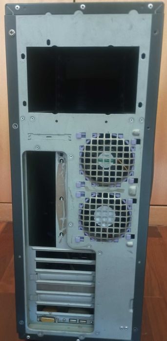 Caixa de PC com ventoinhas – Pronta a usar
