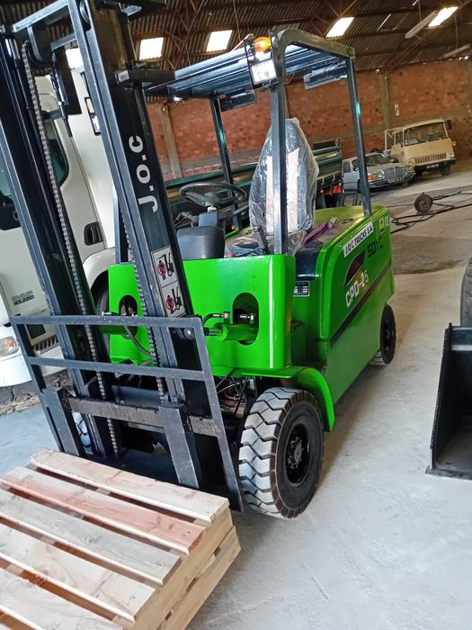 Impilhador iletrico de 2500 kg