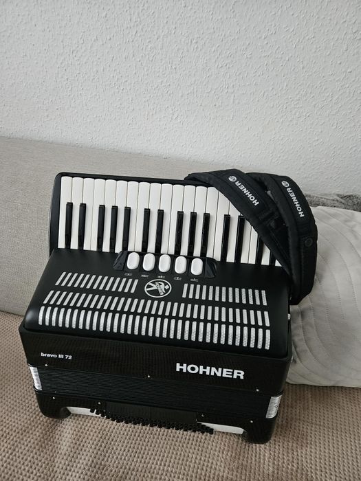 Hohner Bravo III , 72 basy , jak nowy !