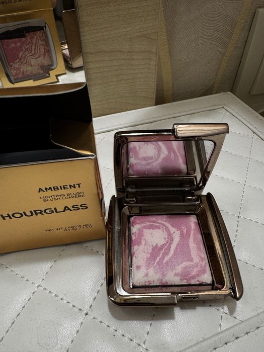 Румяна  Hourglass Ambient Lighting Blush Ethereal Glow 1,3 гр