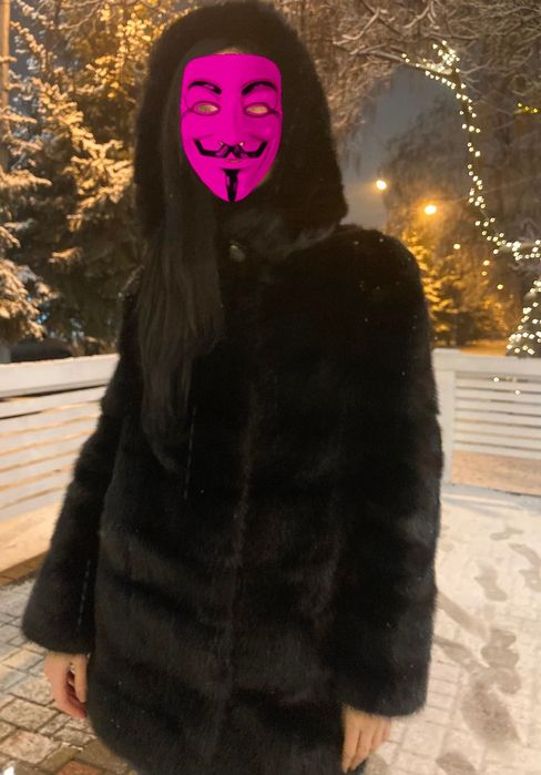 Продам норкову шубу з капішоном