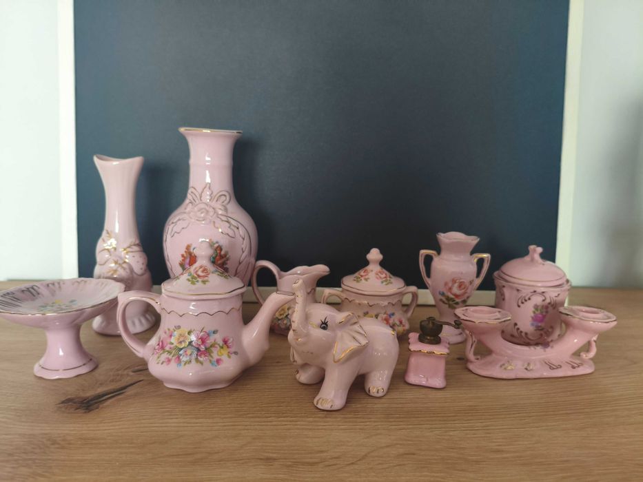 Zestaw miniatur kolekcjonerskich z różowej porcelany Czechy