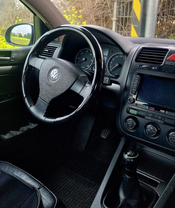 Volkswagen Golf 5  em bom estado