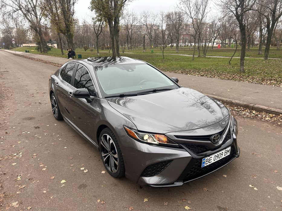 Toyota Camry 70 SE 2019