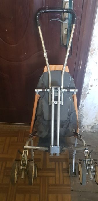 Stary wózek składany dla dzieci