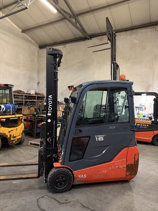 Wózek widłowy elektryczny Toyota 8FBET16 Triplex maszt