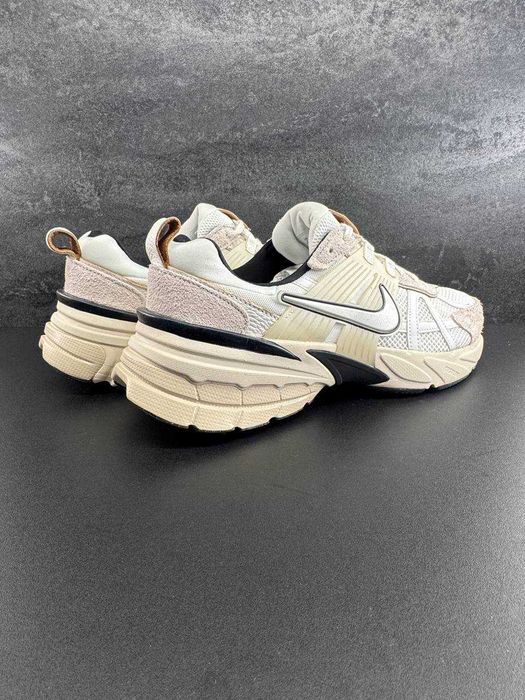 Кросівки Nike W V2K Run FN6703-100 (45.5)