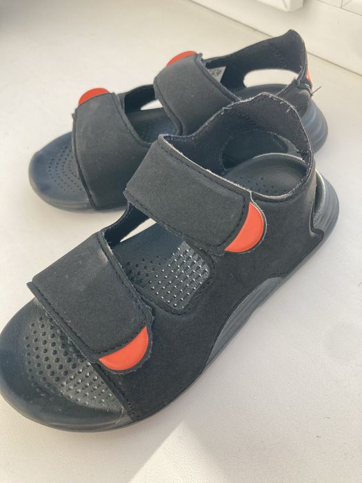 Продам сандалі adidas