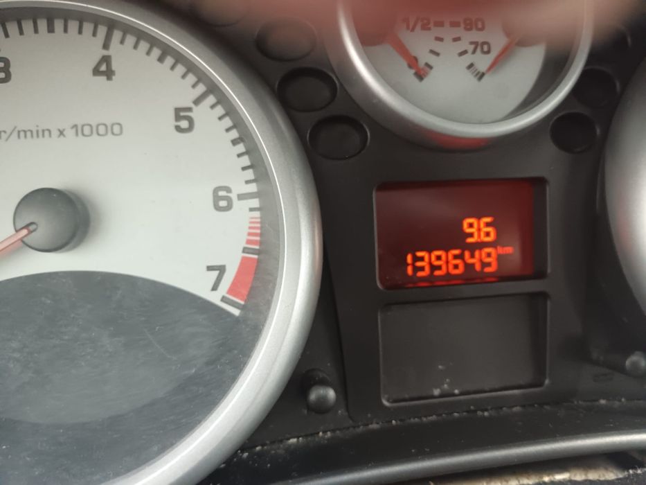 Peugeot 207 1.4i 16v poucos km
