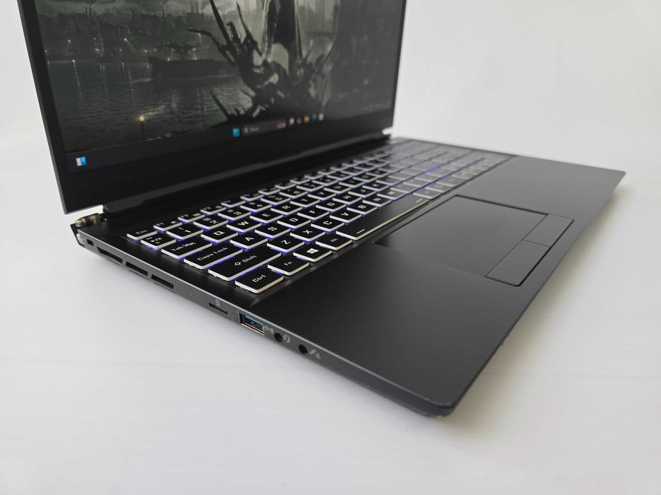 Ноутбук Clevo 15 i7 10875H/RTX 2080 Super/RAM 16GB/SSD 256GB/144Hz
