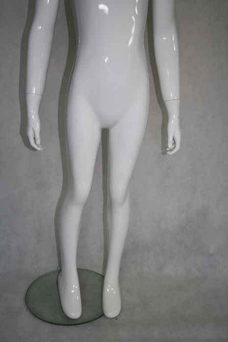 Całopostaciowy manekin dzieciecy