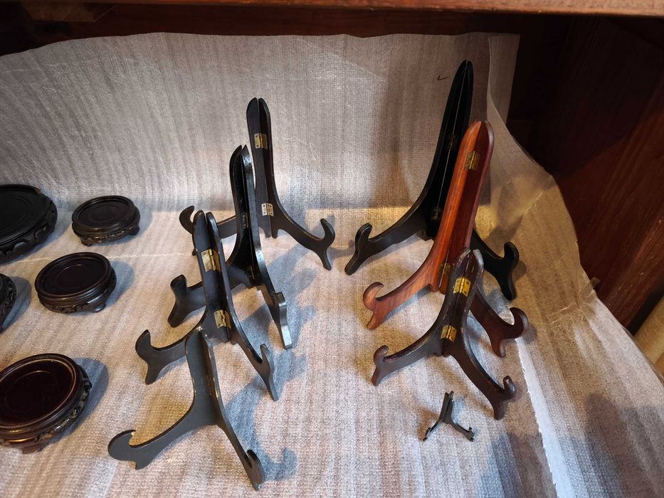 Bases para jarras e portas pratos em madeira