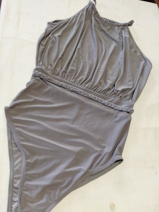 Боді нюдового кольору